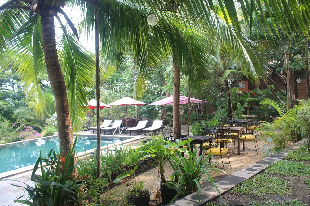 Hotel Port Hedonia Sihanoukville Esterno foto