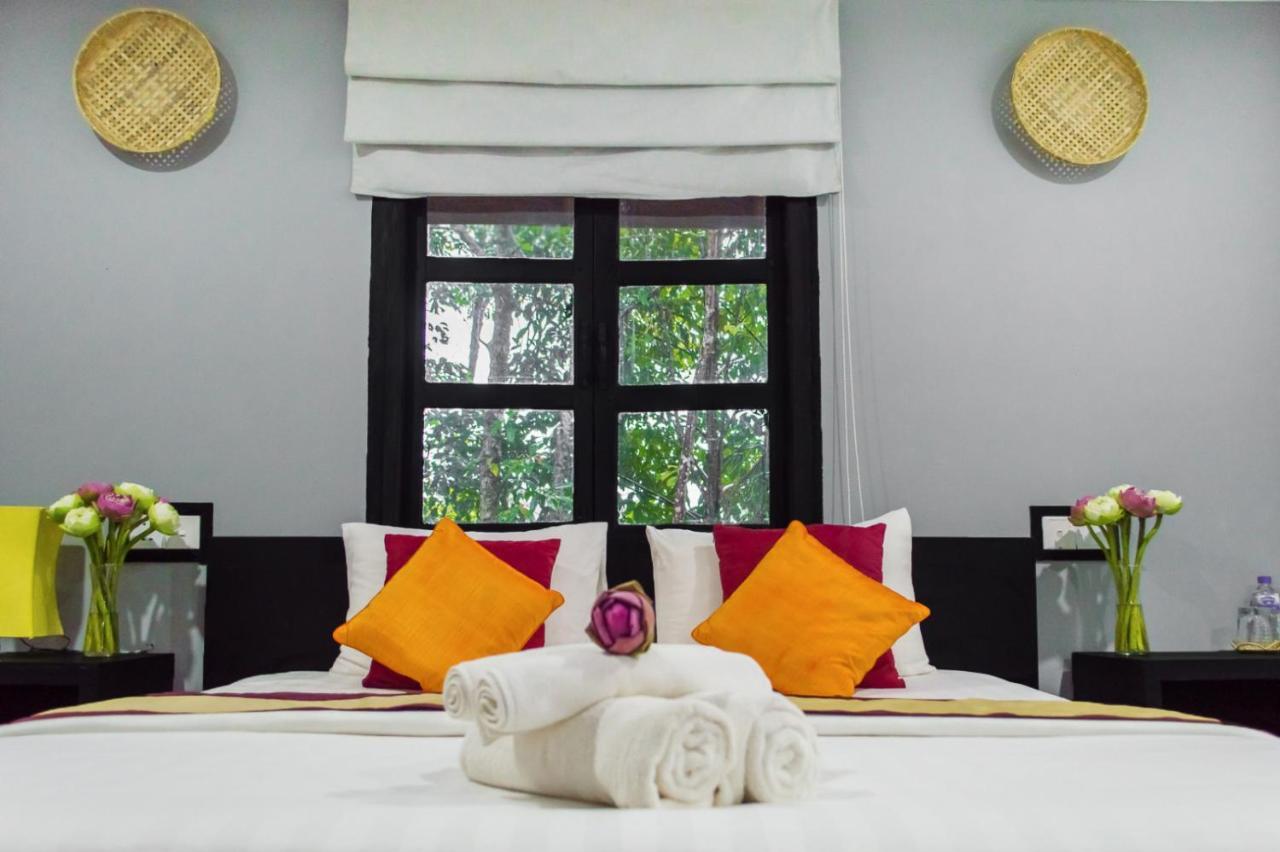 Hotel Port Hedonia Sihanoukville Esterno foto