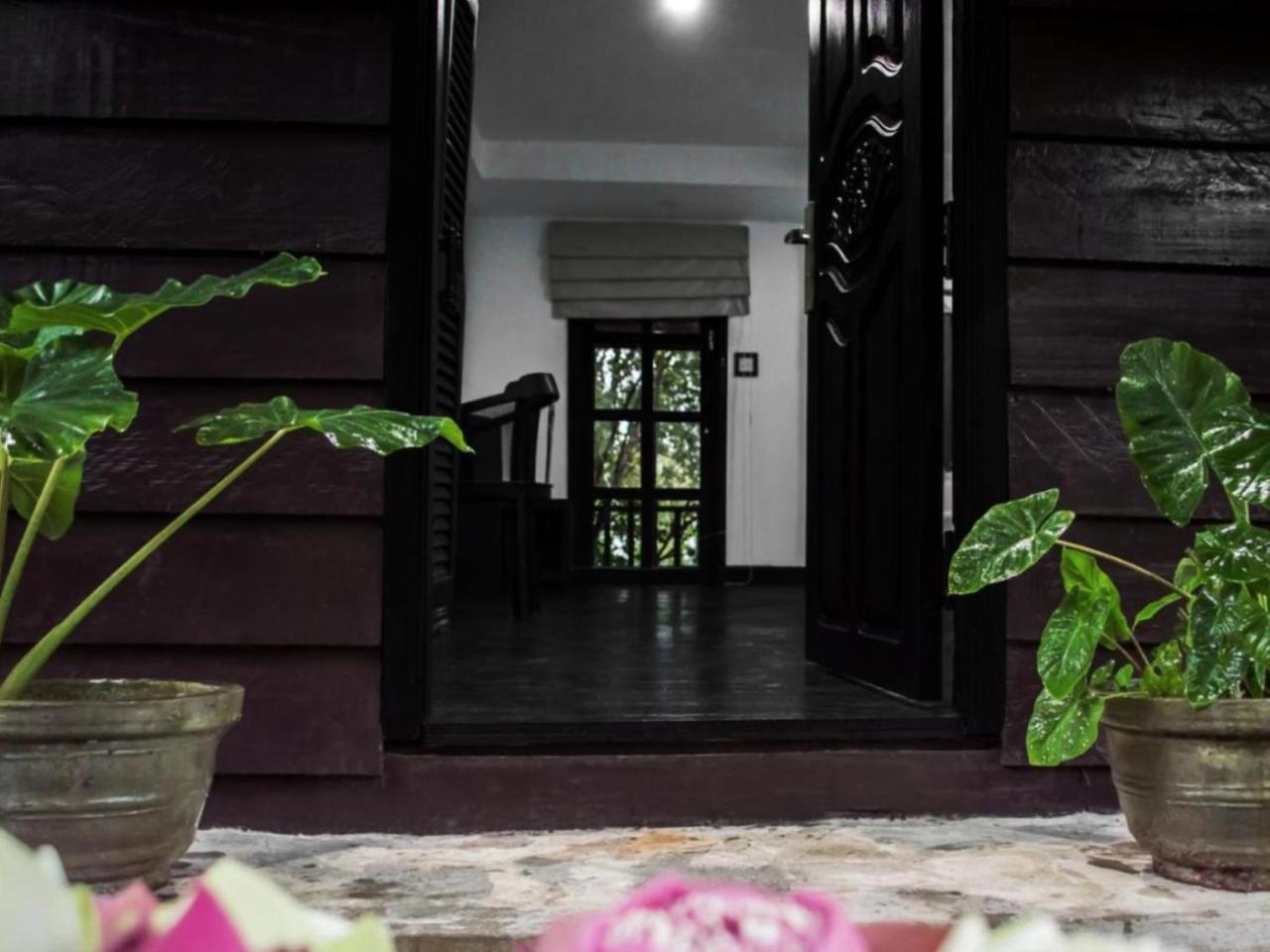 Hotel Port Hedonia Sihanoukville Esterno foto